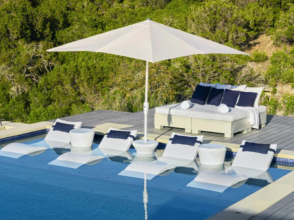 Ledge Lounger Signature Umbrellas