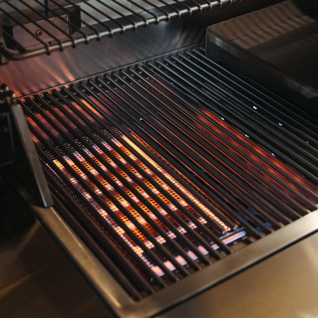 2025 American Made Grills Freestanding Estate Freedom - 30" Gas Grill