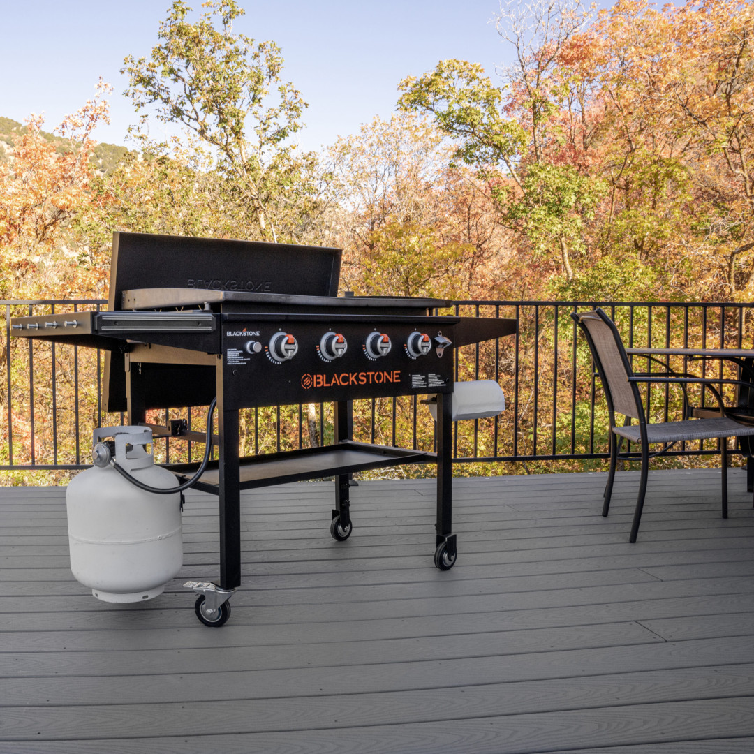 2024 Blackstone Grills 36″ Griddle with Hard Cover & High Shelves